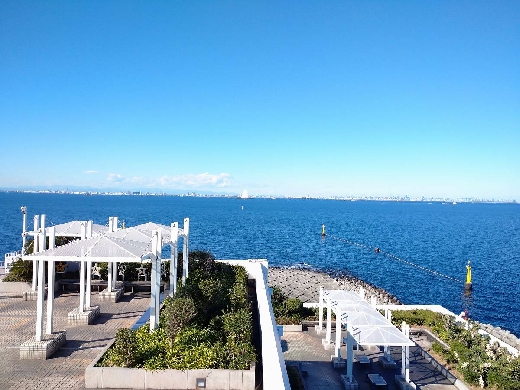 快晴の海ほたるにて