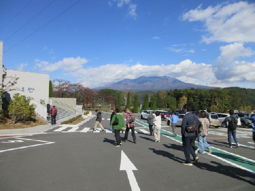 サントリー天然水工場入口