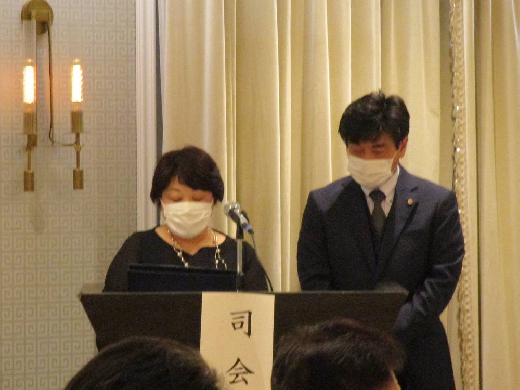 司会者（小酒井総務財務・広報副委員長・田中総務財務広報副委員長）