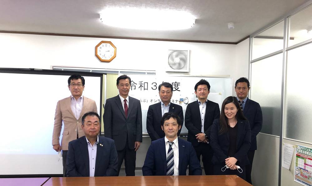 講師：当銘様を囲んで（撮影時のみマスクを外しております）